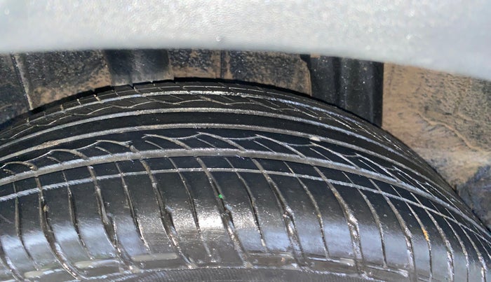 2020 Renault TRIBER RXZ, CNG, Manual, 81,301 km, Right Rear Tyre Tread