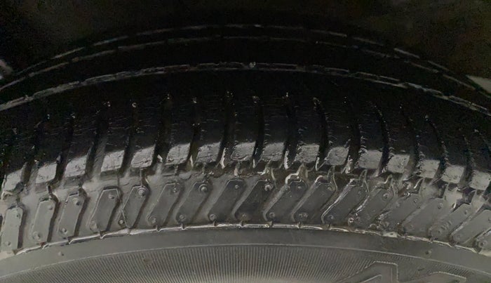 2011 Honda Brio V MT, Petrol, Manual, 80,359 km, Left Rear Tyre Tread
