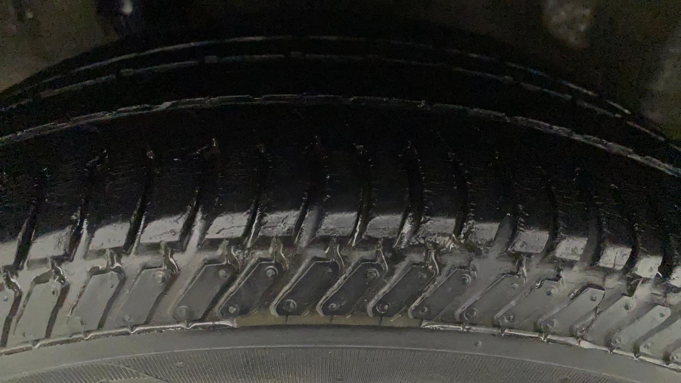 2011 Honda Brio V MT, Petrol, Manual, 80,359 km, Left Front Tyre Tread