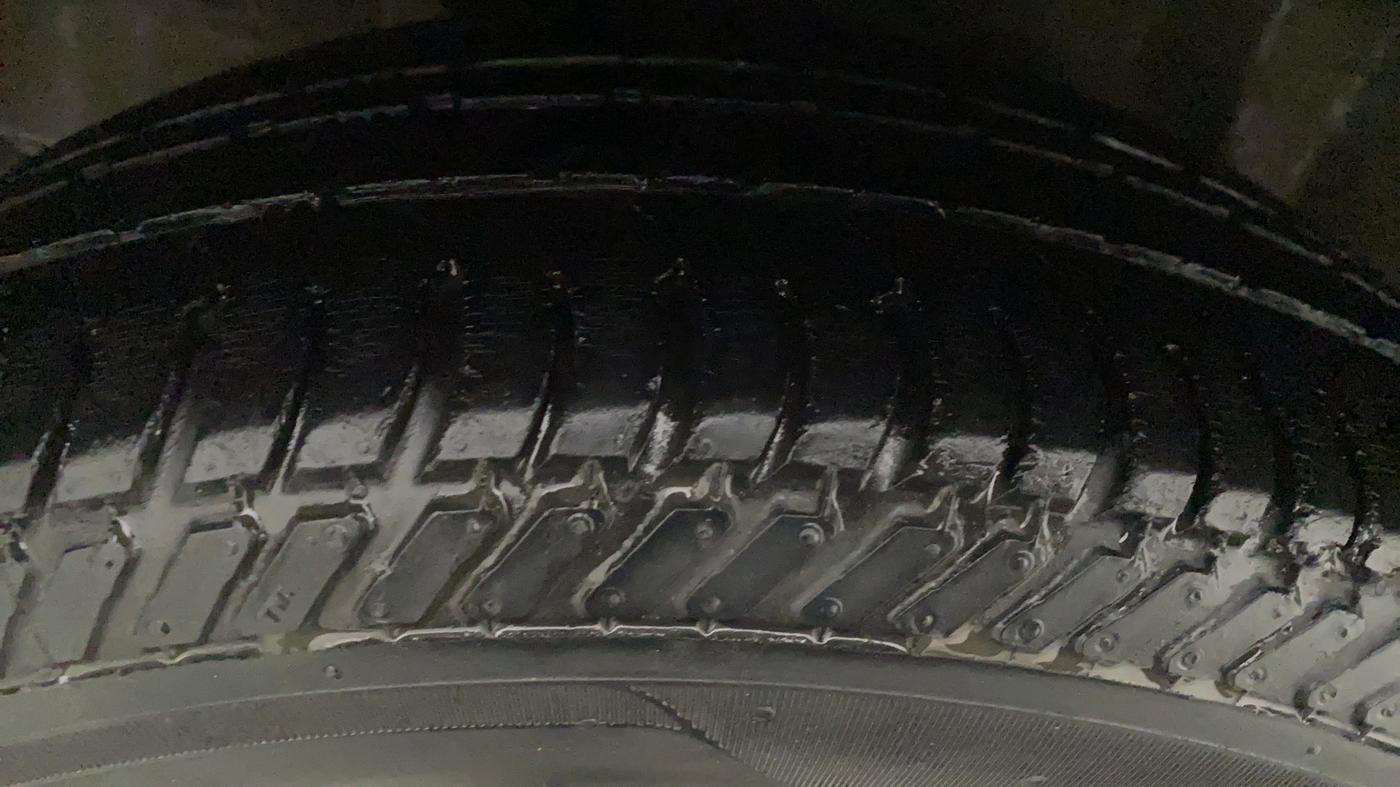 2011 Honda Brio V MT, Petrol, Manual, 80,359 km, Right Rear Tyre Tread