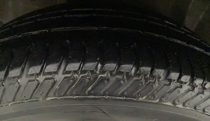 2011 Honda Brio V MT, Petrol, Manual, 80,359 km, Right Rear Tyre Tread