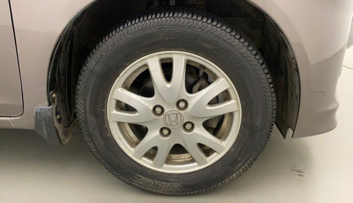 2011 Honda Brio V MT, Petrol, Manual, 80,359 km, Right Front Wheel