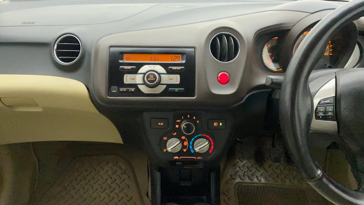 2011 Honda Brio V MT, Petrol, Manual, 80,359 km, Air Conditioner