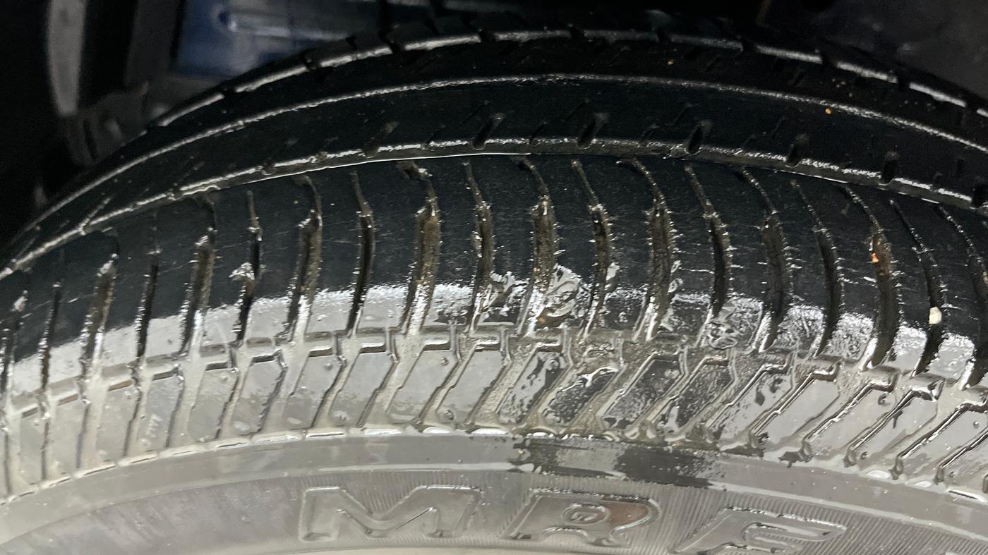 2013 Maruti Swift VXI, Petrol, Manual, 63,020 km, Left Front Tyre Tread