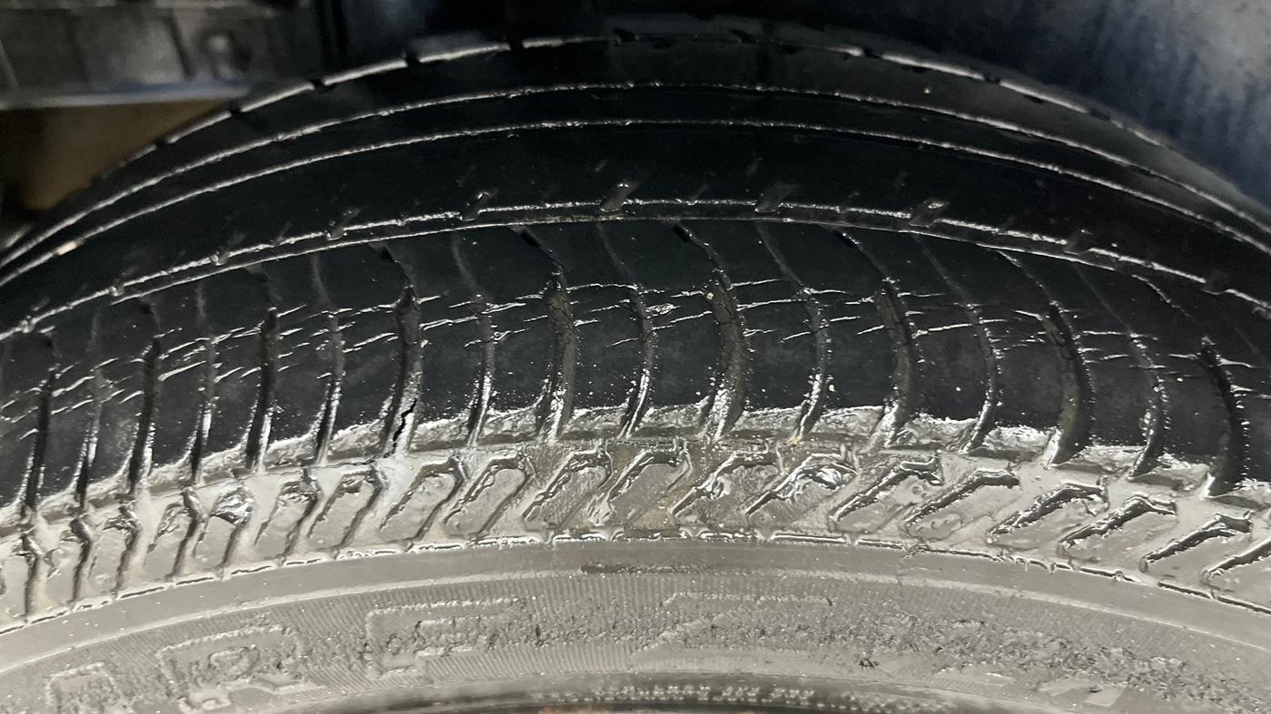2013 Maruti Swift VXI, Petrol, Manual, 63,020 km, Right Rear Tyre Tread