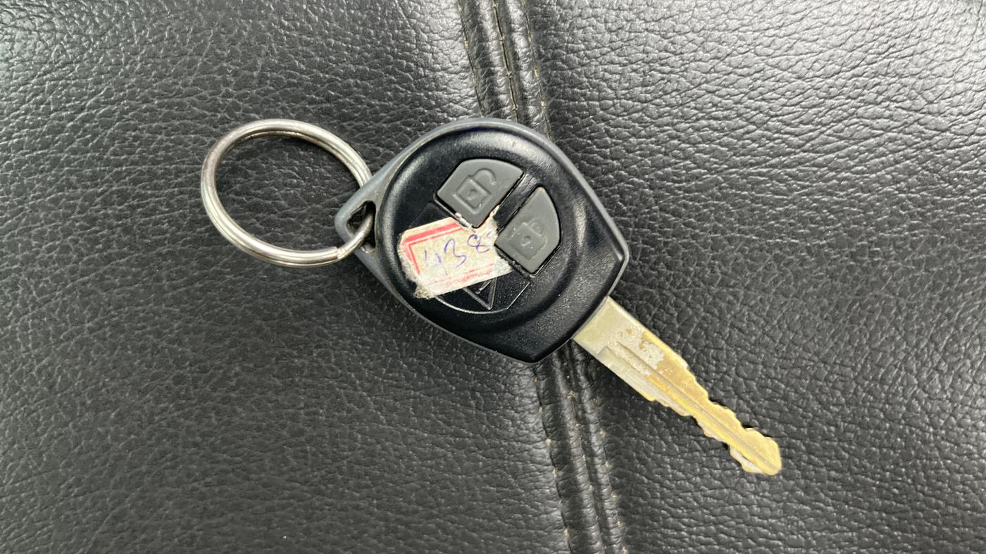2013 Maruti Swift VXI, Petrol, Manual, 63,020 km, Key Close Up
