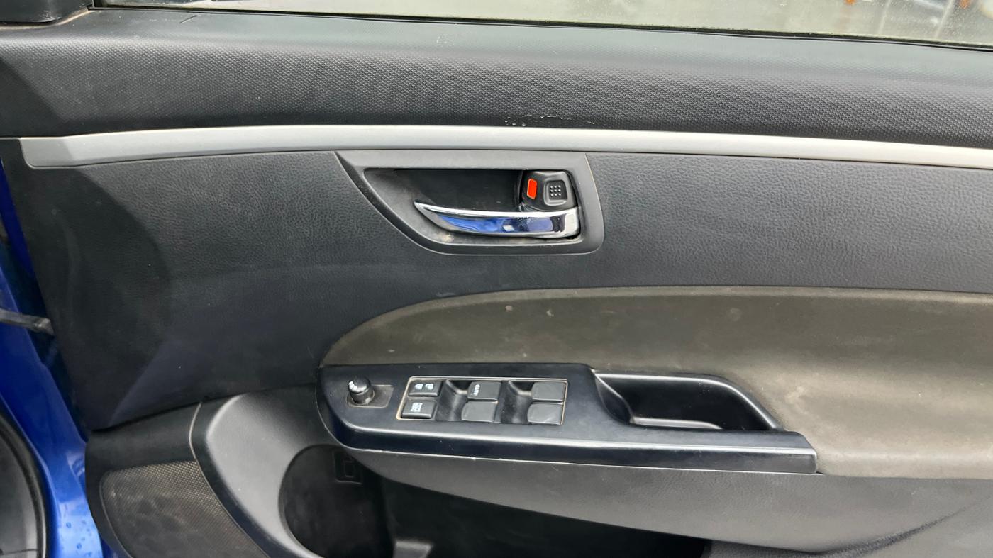 2013 Maruti Swift VXI, Petrol, Manual, 63,020 km, Driver Side Door Panels Control