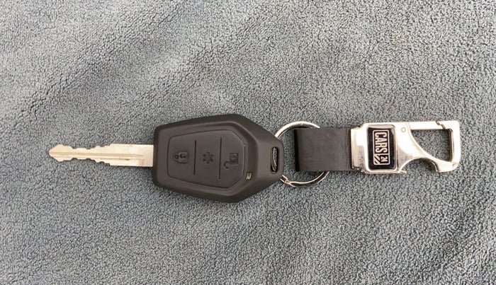 2017 Mahindra TUV300 T8, Diesel, Manual, 32,940 km, Key Close Up