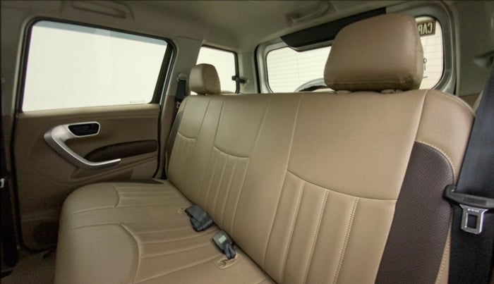 2017 Mahindra TUV300 T8, Diesel, Manual, 32,940 km, Right Side Rear Door Cabin