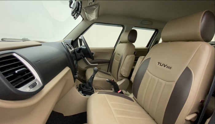 2017 Mahindra TUV300 T8, Diesel, Manual, 32,940 km, Right Side Front Door Cabin