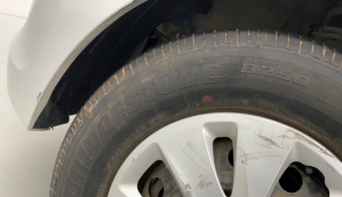 2012 Hyundai i10 SPORTZ 1.2 AT, Petrol, Automatic, 35,913 km, Left front tyre - Minor crack