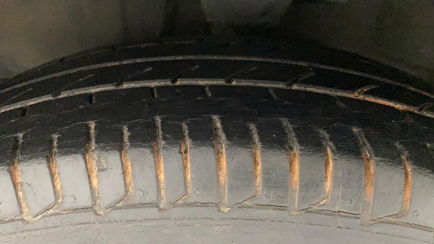 2012 Hyundai i10 SPORTZ 1.2 AT, Petrol, Automatic, 35,913 km, Left Front Tyre Tread