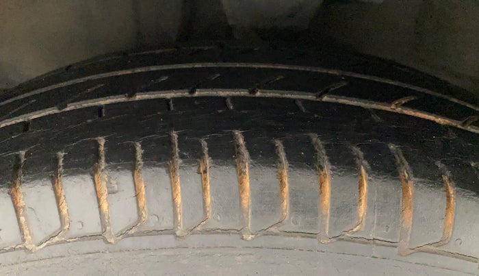 2012 Hyundai i10 SPORTZ 1.2 AT, Petrol, Automatic, 35,913 km, Left Front Tyre Tread