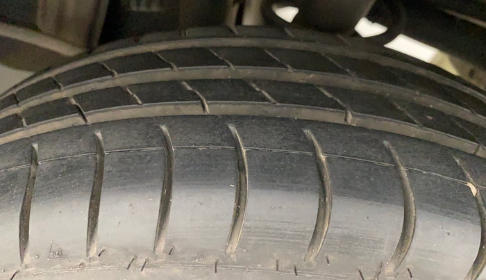 2011 Maruti Zen Estilo VXI, Petrol, Manual, 50,725 km, Left Rear Tyre Tread