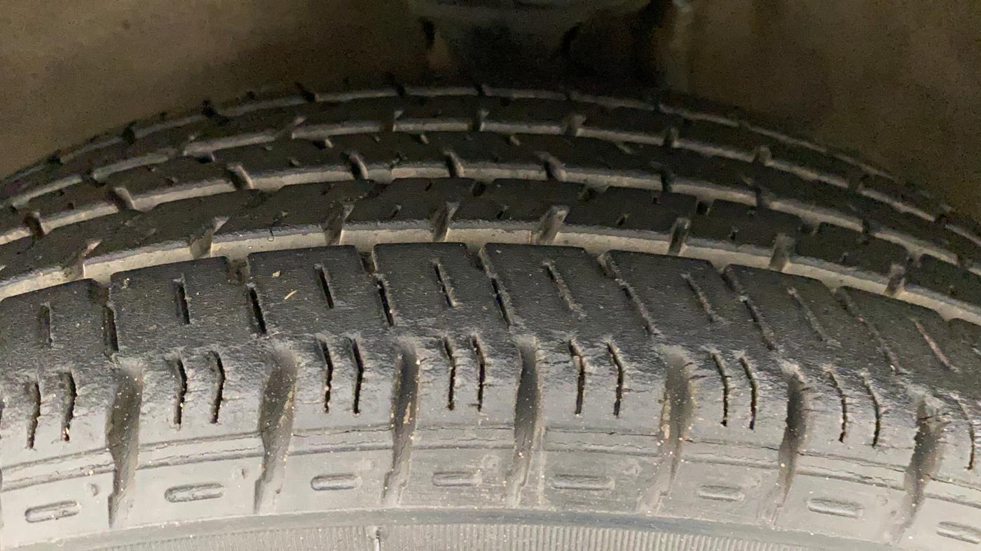 2011 Maruti Zen Estilo VXI, Petrol, Manual, 50,725 km, Left Front Tyre Tread