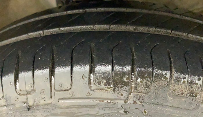 2014 Maruti Wagon R 1.0 LXI CNG, CNG, Manual, 99,235 km, Right Front Tyre Tread