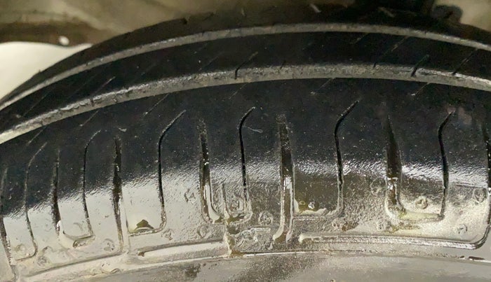 2014 Maruti Wagon R 1.0 LXI CNG, CNG, Manual, 99,235 km, Left Front Tyre Tread