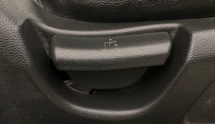 2014 Hyundai Elite i20 MAGNA 1.4 CRDI, Diesel, Manual, 1,28,167 km, Driver Side Adjustment Panel