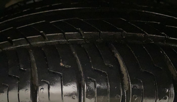 2013 Maruti Ertiga VXI, Petrol, Manual, 1,14,102 km, Left Front Tyre Tread