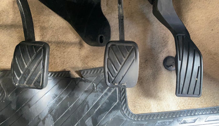 2013 Maruti Ertiga VXI, Petrol, Manual, 1,14,102 km, Pedals