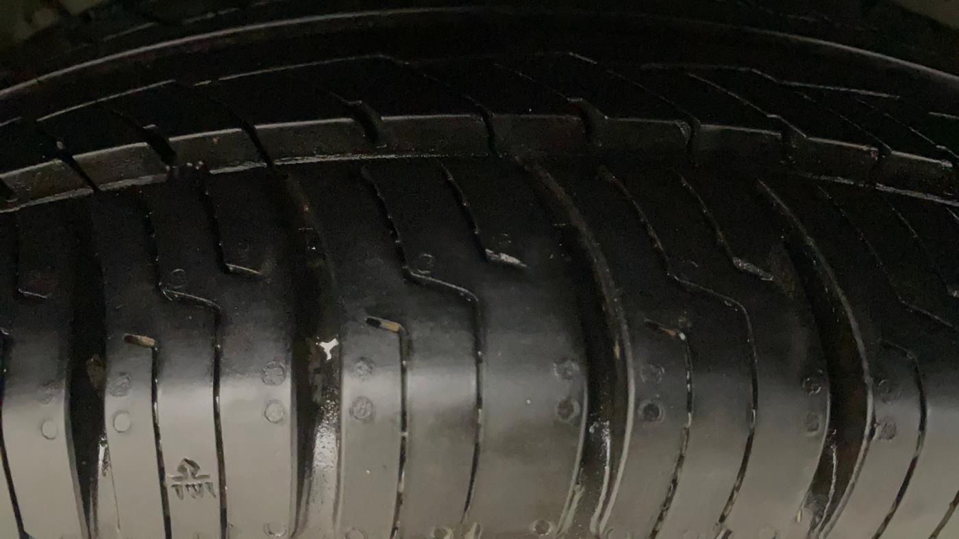 2013 Maruti Ertiga VXI, Petrol, Manual, 1,14,102 km, Right Rear Tyre Tread