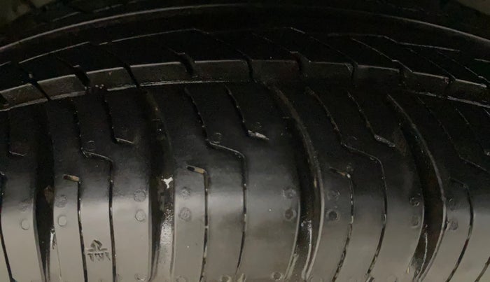 2013 Maruti Ertiga VXI, Petrol, Manual, 1,14,102 km, Right Rear Tyre Tread