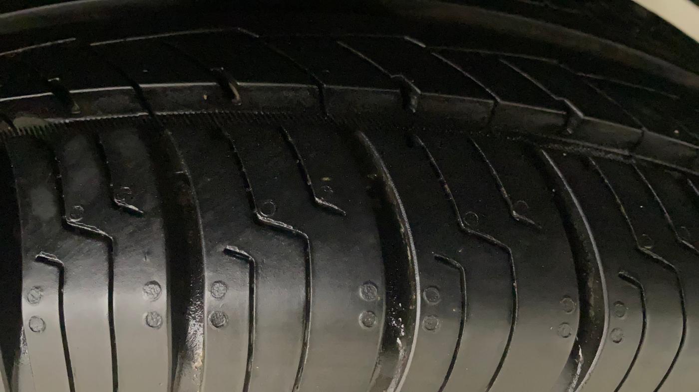 2013 Maruti Ertiga VXI, Petrol, Manual, 1,14,102 km, Left Rear Tyre Tread