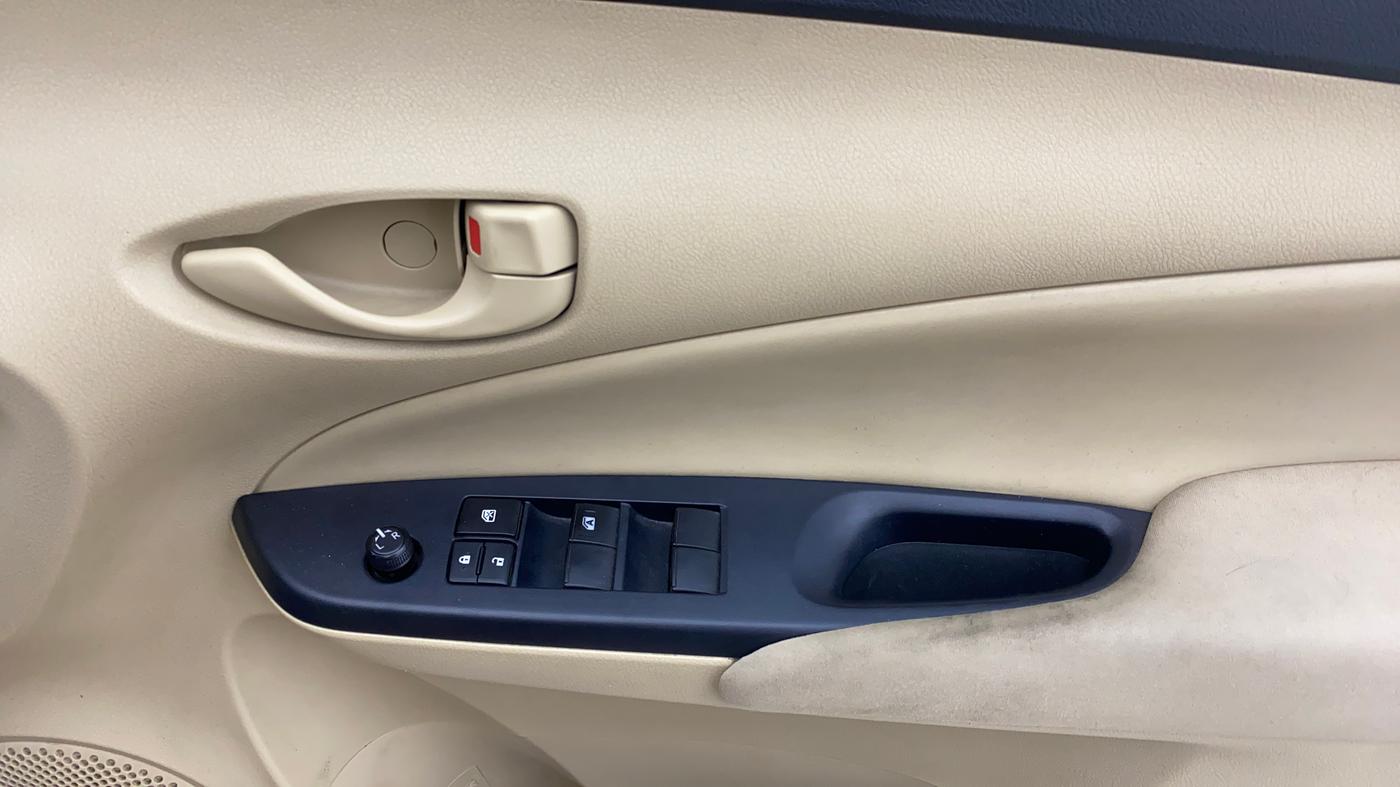 2018 Toyota YARIS J CVT, Petrol, Automatic, 1,09,475 km, Driver Side Door Panels Control