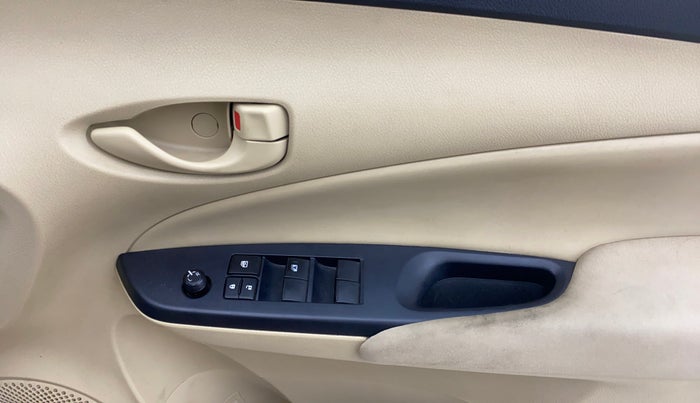 2018 Toyota YARIS J CVT, Petrol, Automatic, 1,09,463 km, Driver Side Door Panels Control