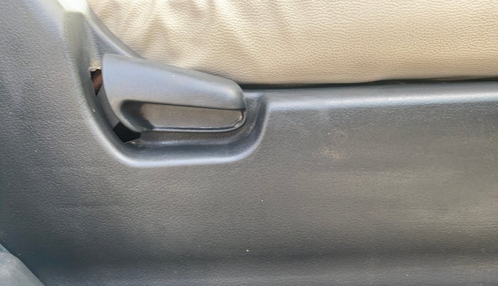 2018 Maruti Wagon R 1.0 VXI, Petrol, Manual, 36,521 km, Driver Side Adjustment Panel
