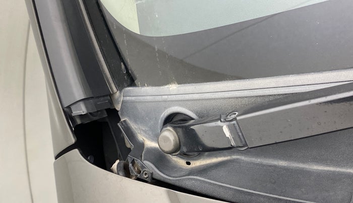 2017 Honda WR-V 1.5L I-DTEC S MT, Diesel, Manual, 53,535 km, Bonnet (hood) - Cowl vent panel has minor damage