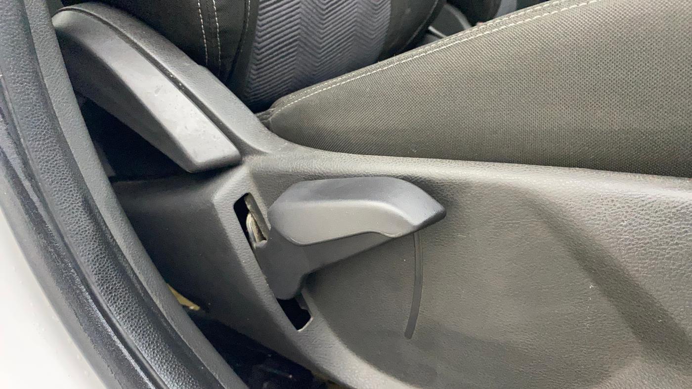 2016 Ford New Figo TITANIUM 1.5 PETROL AT, Petrol, Automatic, 51,020 km, Driver Side Adjustment Panel