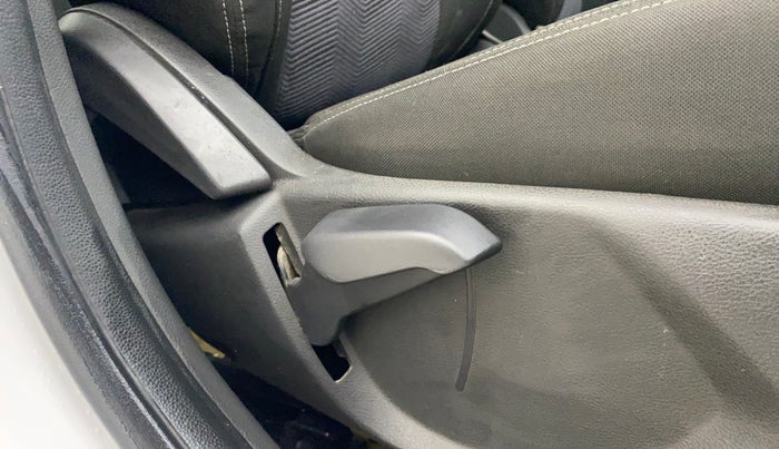 2016 Ford New Figo TITANIUM 1.5 PETROL AT, Petrol, Automatic, 51,020 km, Driver Side Adjustment Panel