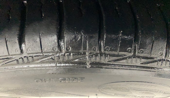 2016 Ford New Figo TITANIUM 1.5 PETROL AT, Petrol, Automatic, 51,020 km, Right Front Tyre Tread