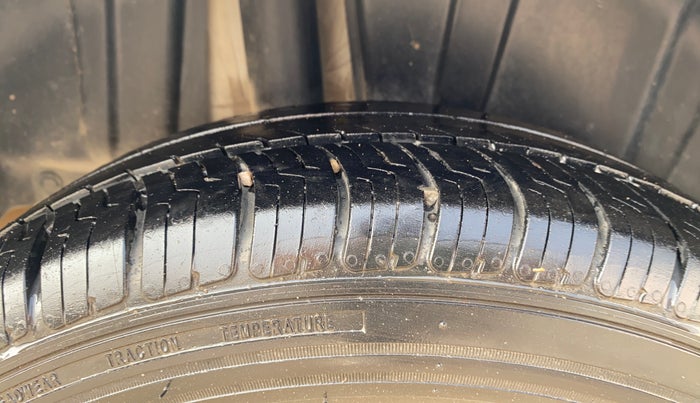 2019 Maruti Ertiga ZXI SHVS, Petrol, Manual, 92,458 km, Right Rear Tyre Tread