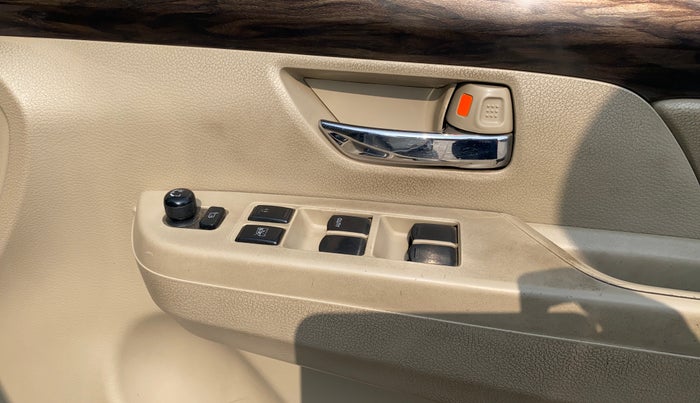 2019 Maruti Ertiga ZXI SHVS, Petrol, Manual, 92,458 km, Driver Side Door Panels Control