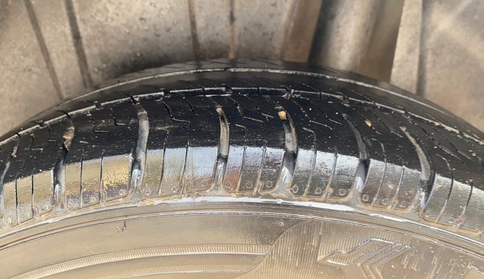 2019 Maruti Ertiga ZXI SHVS, Petrol, Manual, 92,458 km, Left Rear Tyre Tread
