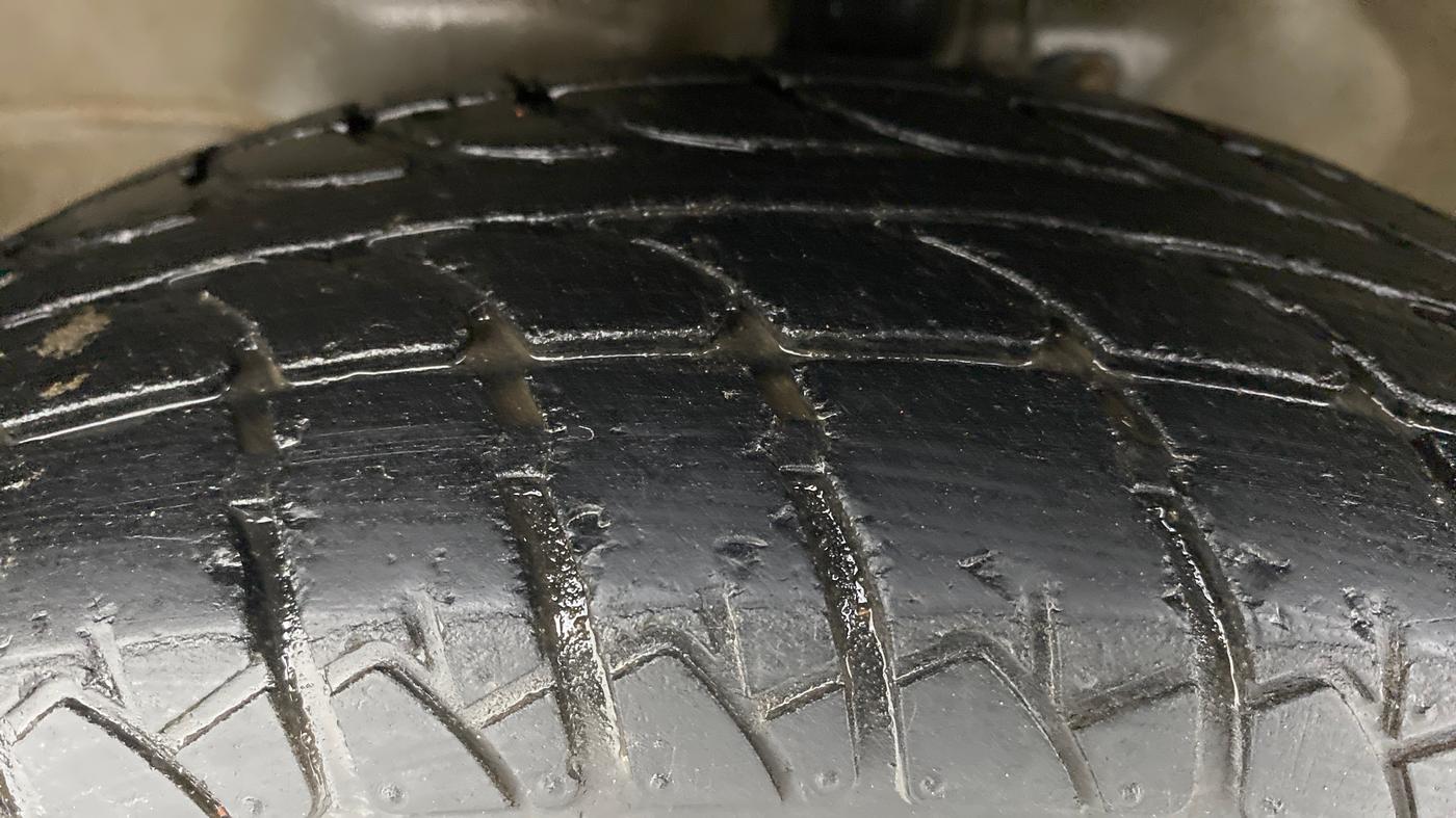 2013 Maruti Wagon R 1.0 LXI CNG, CNG, Manual, 75,865 km, Left Front Tyre Tread