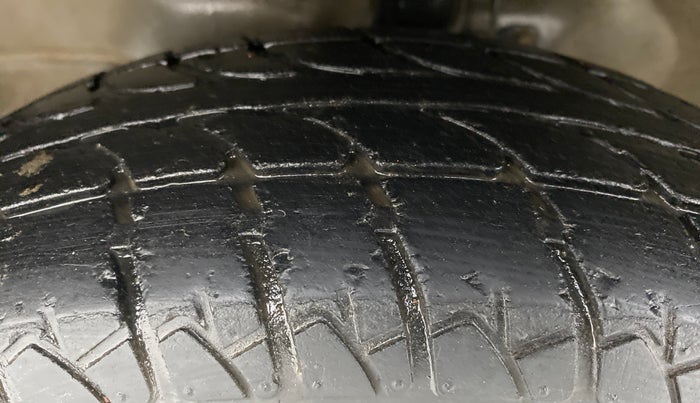 2013 Maruti Wagon R 1.0 LXI CNG, CNG, Manual, 75,865 km, Left Front Tyre Tread