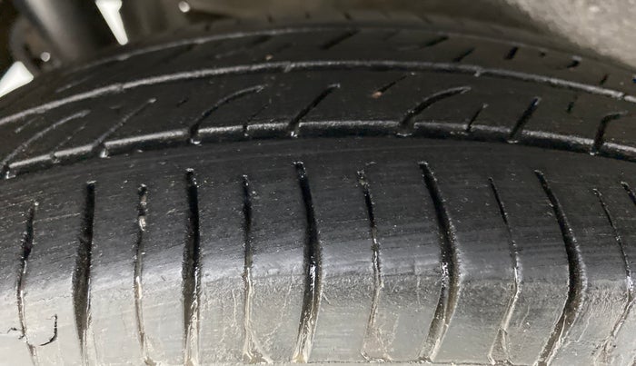 2013 Maruti Wagon R 1.0 LXI CNG, CNG, Manual, 75,865 km, Right Rear Tyre Tread