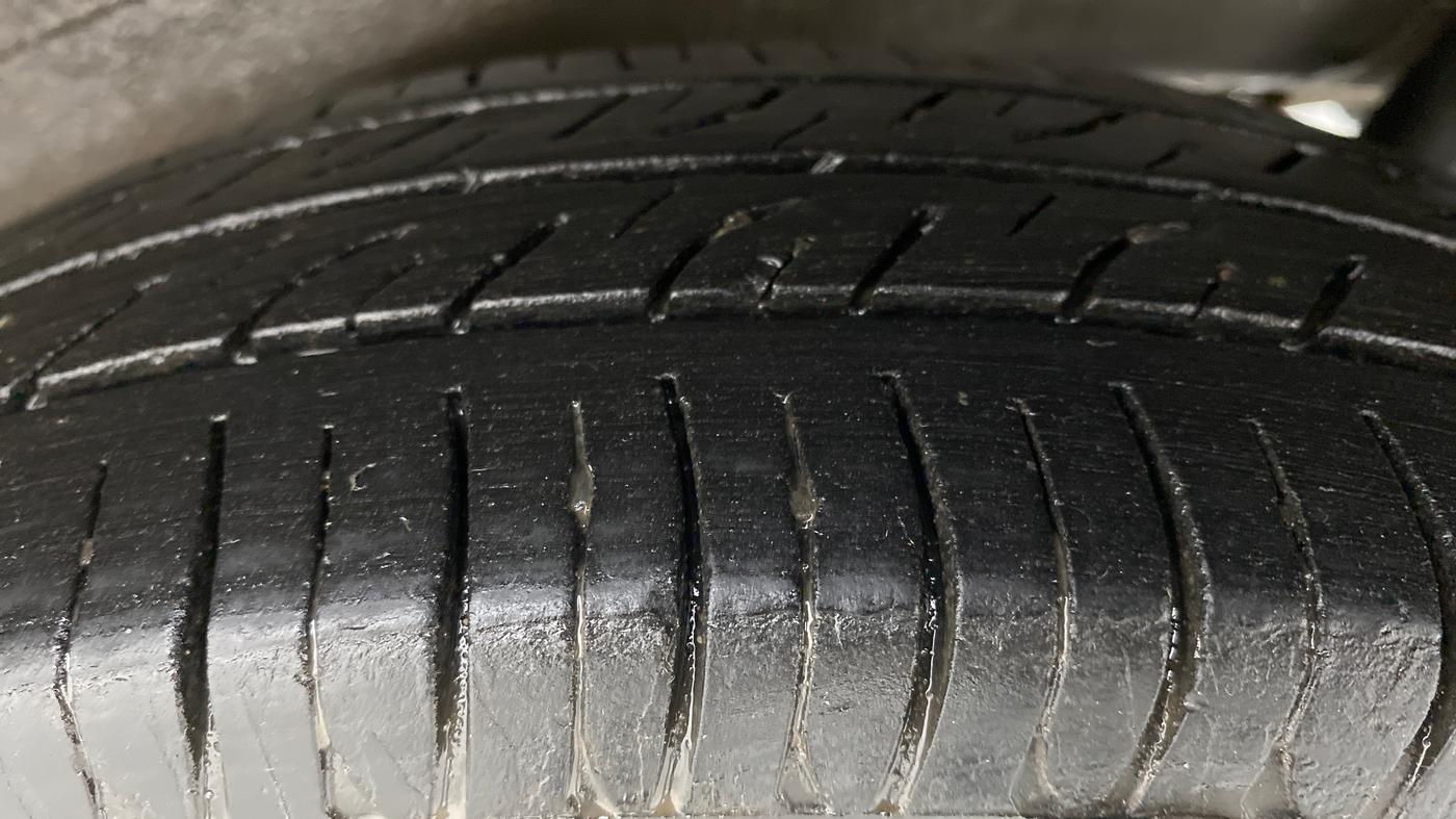 2013 Maruti Wagon R 1.0 LXI CNG, CNG, Manual, 75,865 km, Left Rear Tyre Tread