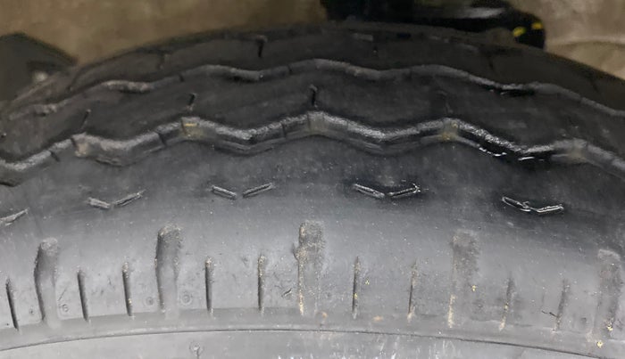 2018 Maruti Eeco 5 STR WITH A/C+HTR CNG, CNG, Manual, 17,383 km, Right Front Tyre Tread