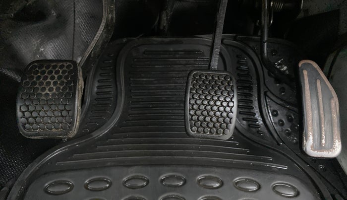 2018 Maruti Eeco 5 STR WITH A/C+HTR CNG, CNG, Manual, 17,383 km, Pedals