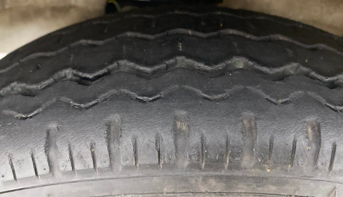 2018 Maruti Eeco 5 STR WITH A/C+HTR CNG, CNG, Manual, 17,383 km, Left Front Tyre Tread