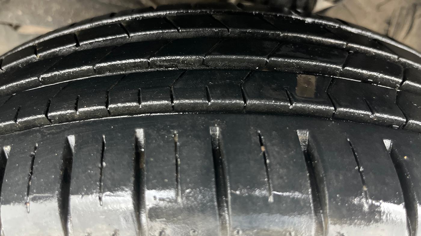 2024 Toyota Glanza V, Petrol, Manual, 16,207 km, Left Front Tyre Tread