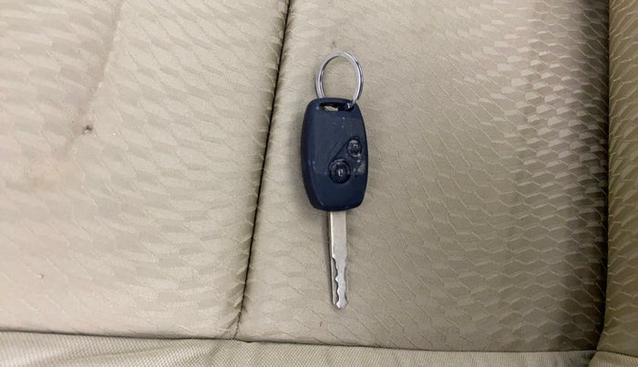 2014 Honda Amaze 1.2L I-VTEC S, Petrol, Manual, 1,28,271 km, Key Close Up