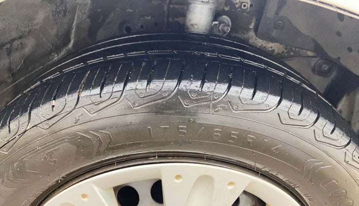 2014 Honda Amaze 1.2L I-VTEC S, Petrol, Manual, 1,28,271 km, Right Front Tyre Tread