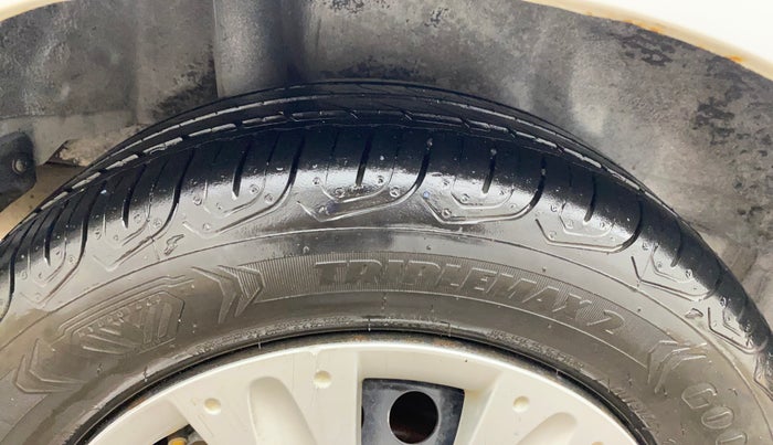 2014 Honda Amaze 1.2L I-VTEC S, Petrol, Manual, 1,28,271 km, Right Rear Tyre Tread