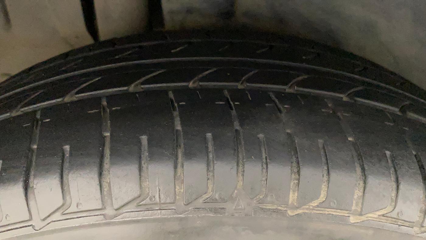 2014 Maruti Ertiga ZDI, Diesel, Manual, 95,942 km, Right Rear Tyre Tread