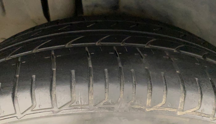 2014 Maruti Ertiga ZDI, Diesel, Manual, 95,942 km, Right Rear Tyre Tread
